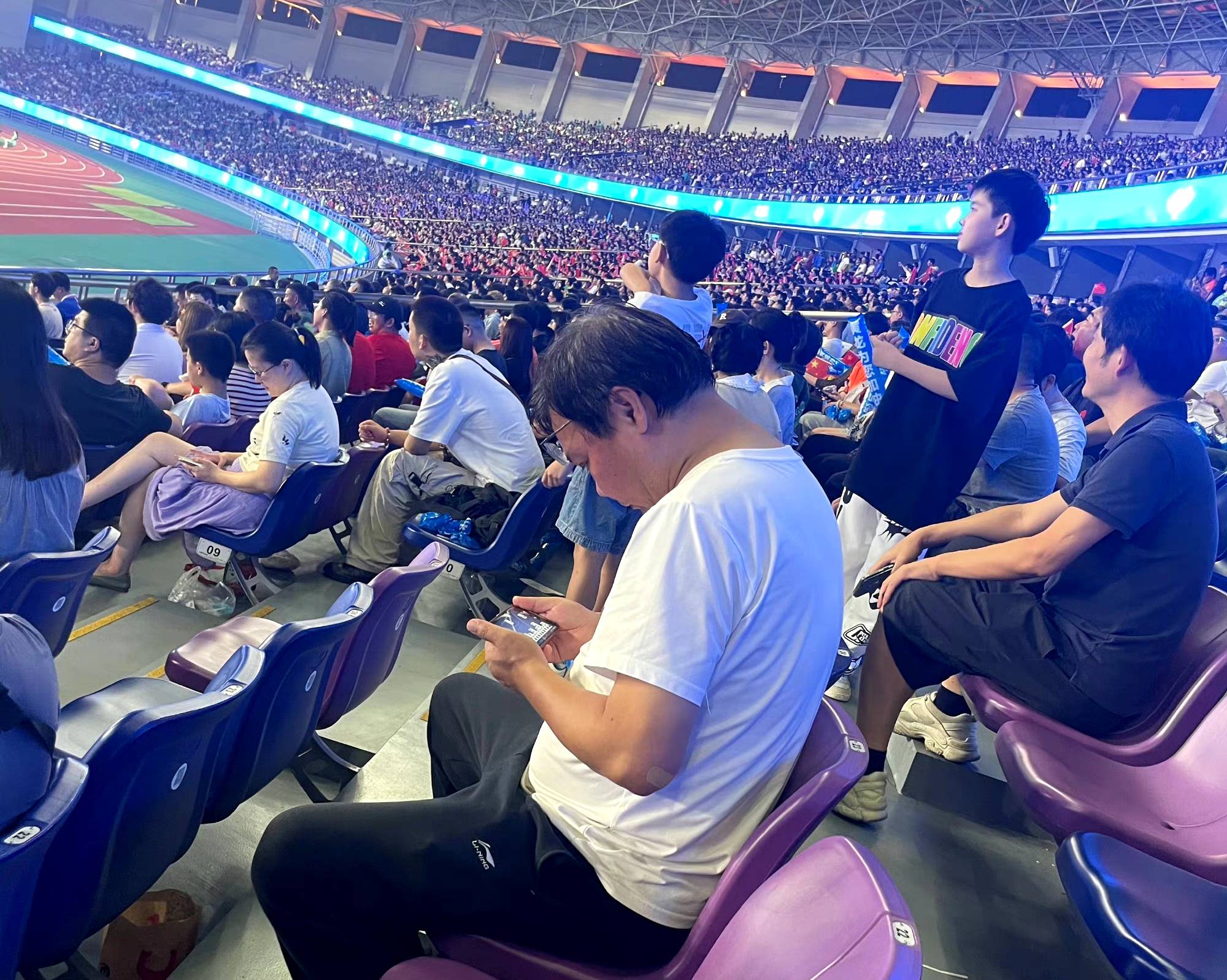 开云体育官方网站-体育赛场上的精彩瞬间，观众眼前一亮，全场震撼的简单介绍
