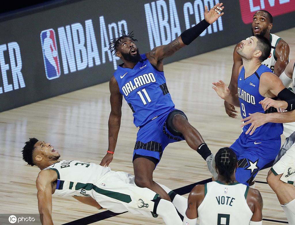 广州雄鹿主场大胜，士气高昂，振奋人心的简单介绍