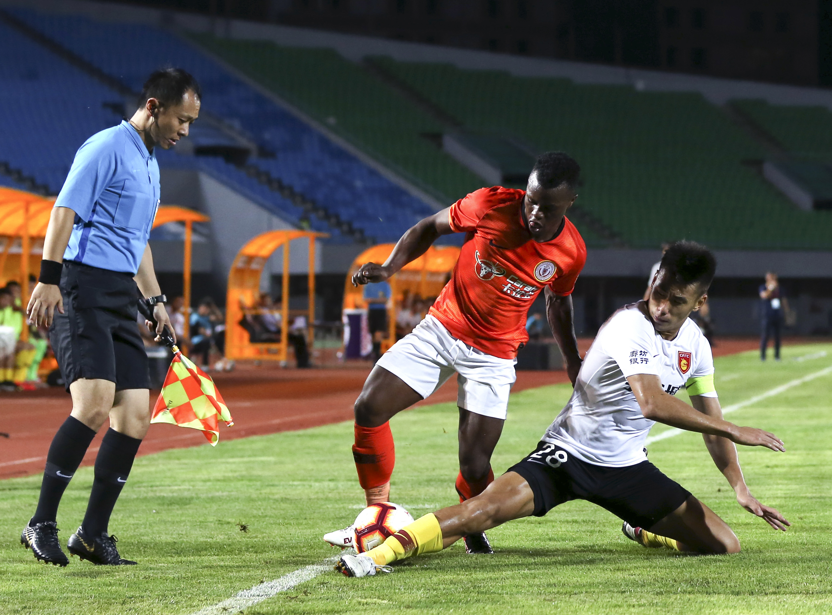 河北华夏幸福主场取胜，积分逐渐攀升，全场震撼的简单介绍