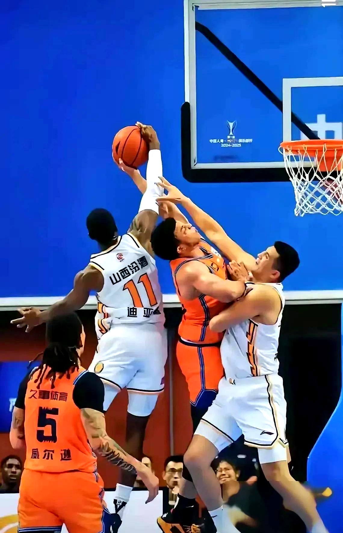 胶着局势频现,山西队勇斗对手积极应对困境,表现亮眼的简单介绍 胶着局势频现,山西队勇斗对手积极应对困境,表现亮眼的简单介绍