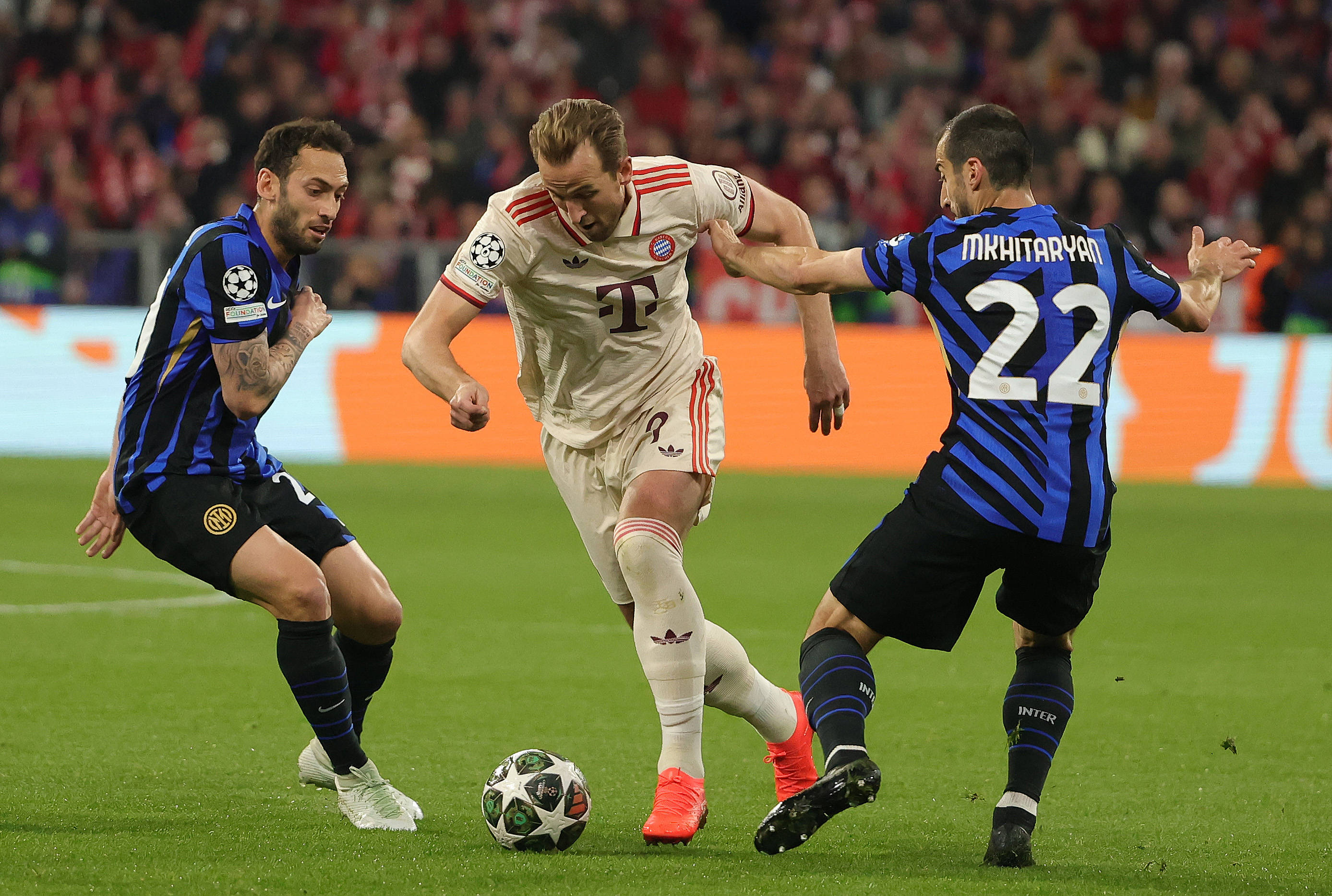 拜仁连连失利,国米奋起直追,掌声雷动 拜仁连连失利,国米奋起直追,掌声雷动