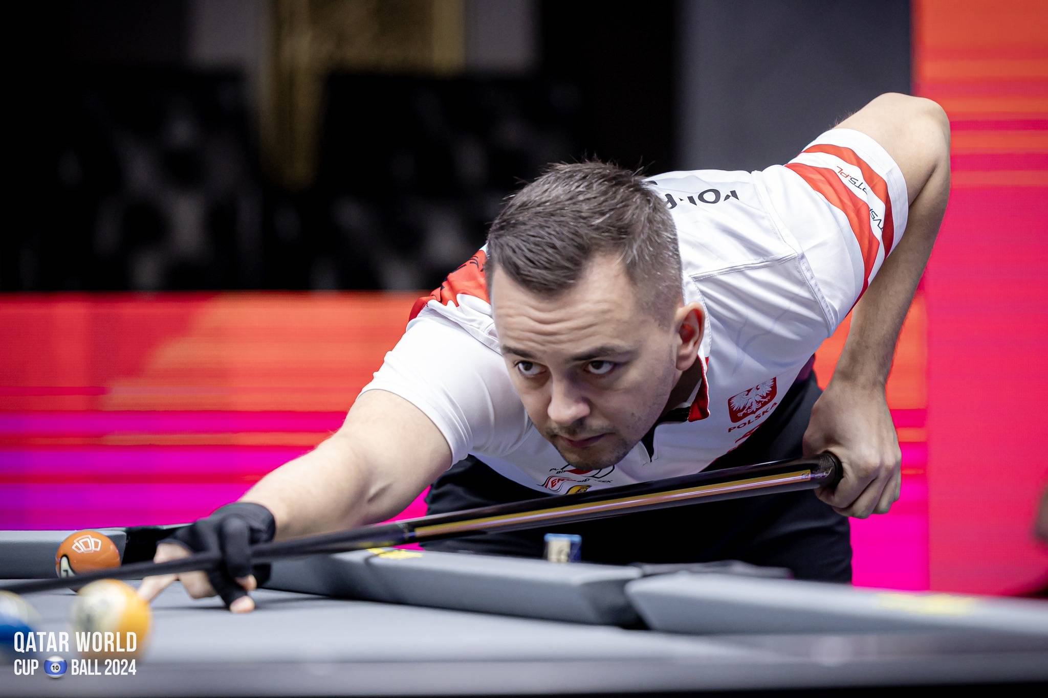 开云官网-芬兰选手在田径比赛中闯过终点，士气大振