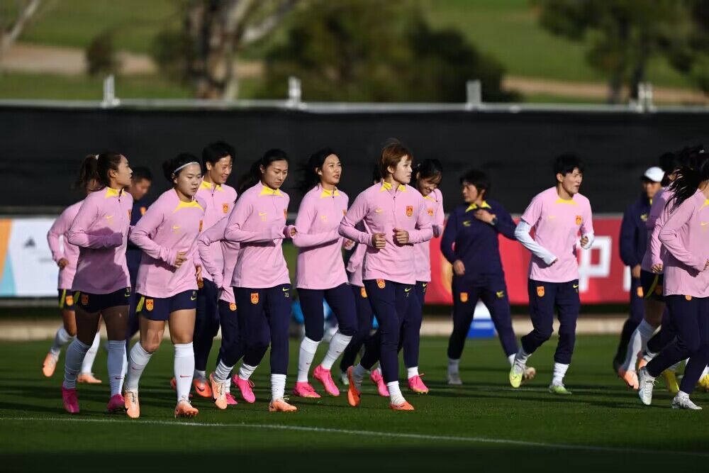 加拿大女足备战冷热交替，夙愿完成，稳步上升