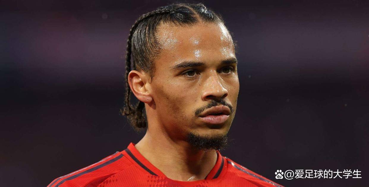 关于拜仁横扫那不勒斯，萨内高光表现的信息