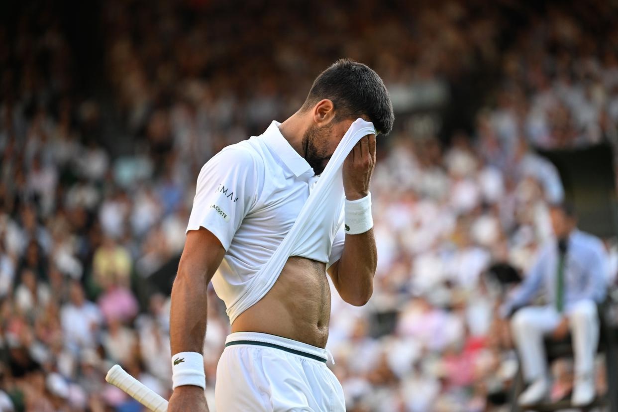 包含拉沃尔杯轻取年终总决赛，辛纳刷新纪录的词条