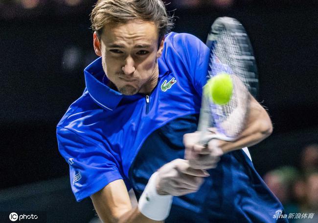 戴维斯杯险胜法网，梅德韦杰夫高光表现