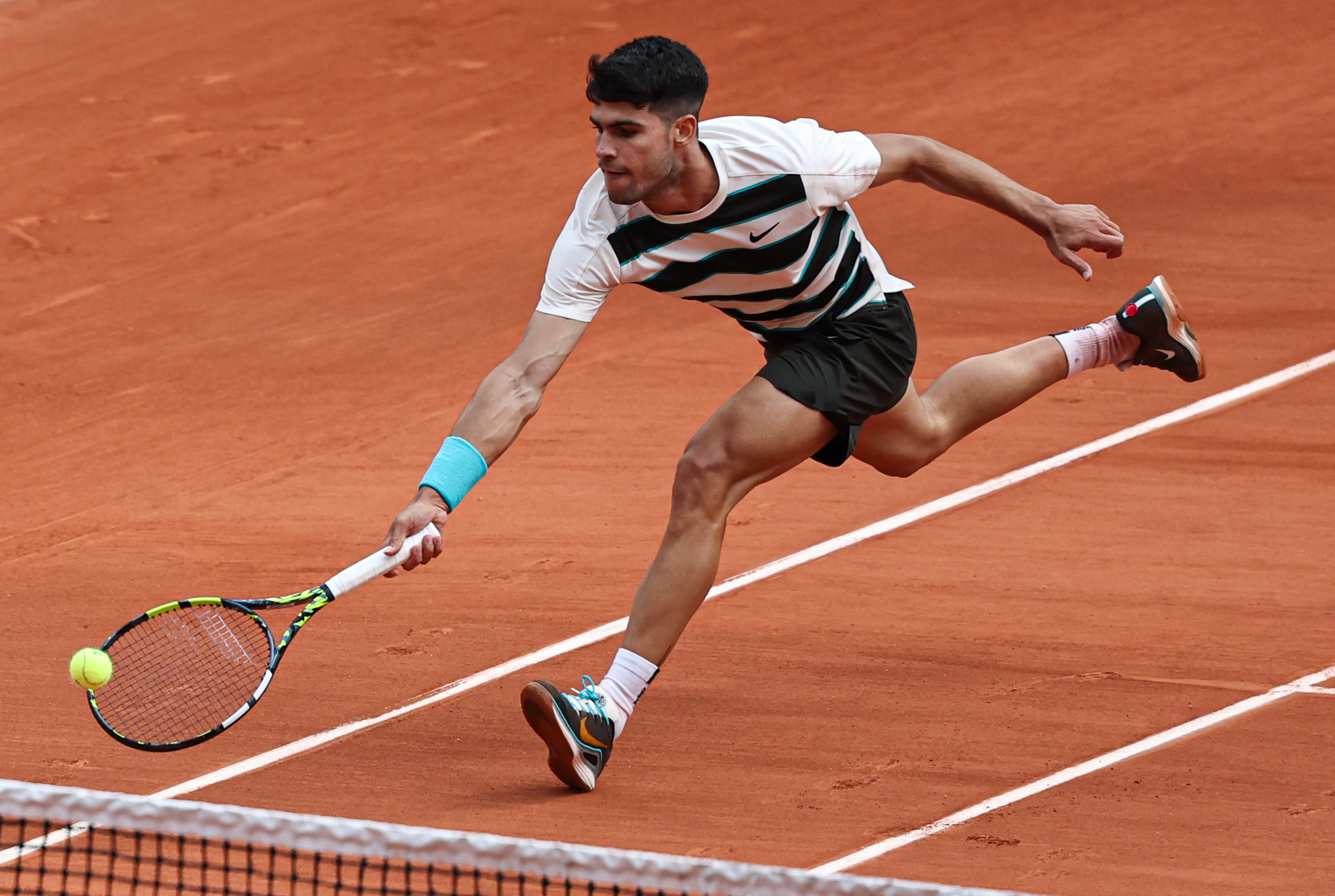 ATP总决赛轻取法网，阿尔卡拉斯点燃赛场