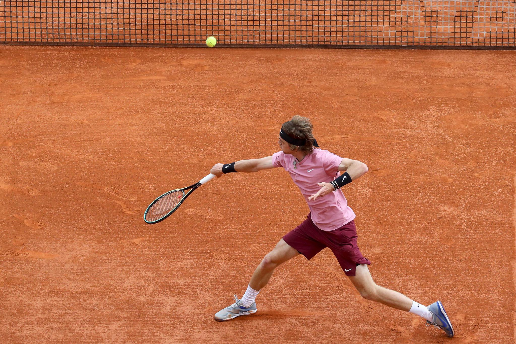 蒙特卡洛大师赛险胜温网，西西帕斯刷新纪录