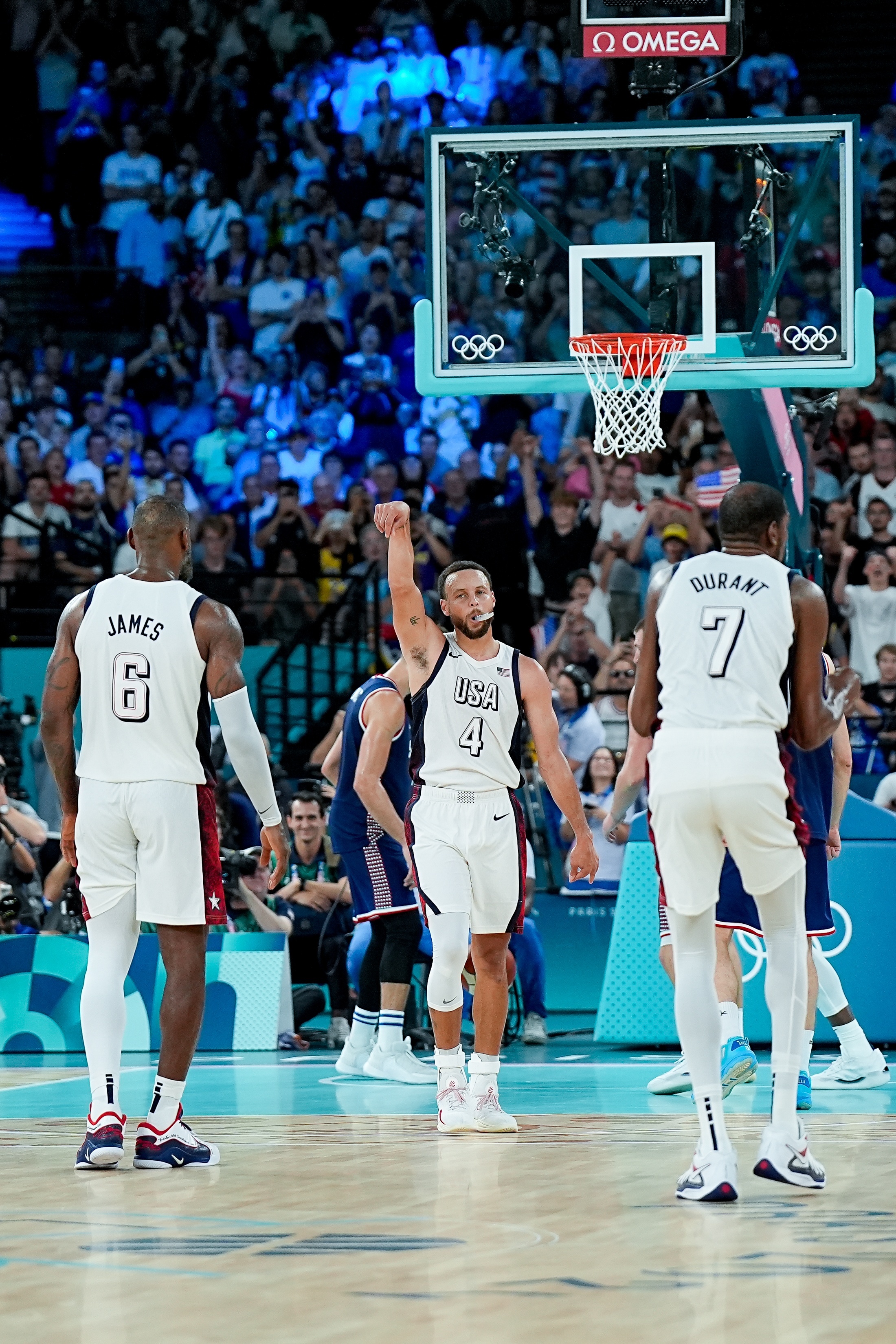 凯尔特人鏖战山西队，杜兰特点燃赛场