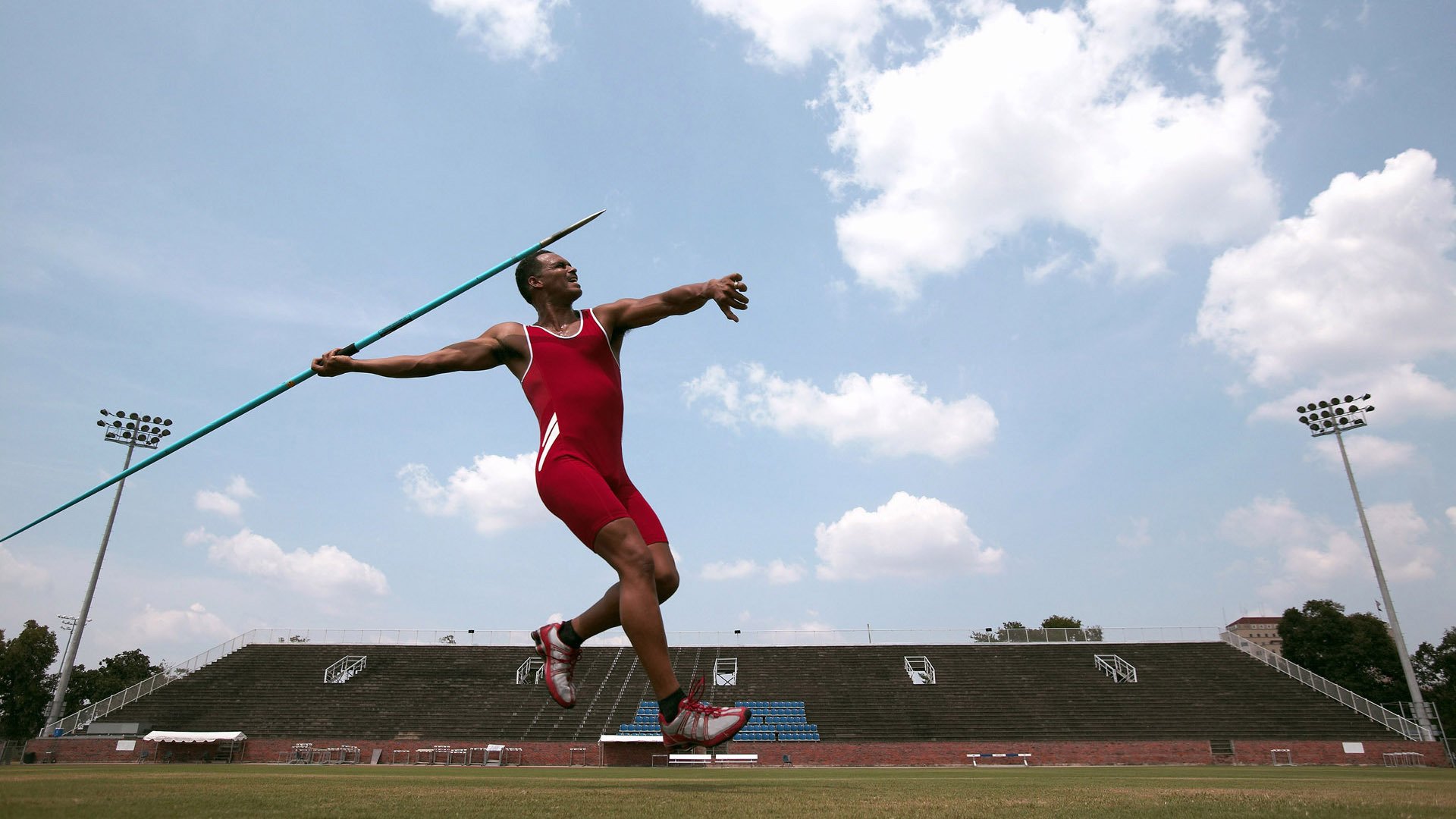 马刺淘汰独行侠晋级次轮，戈贝尔神兵天降，成系列赛关键先生